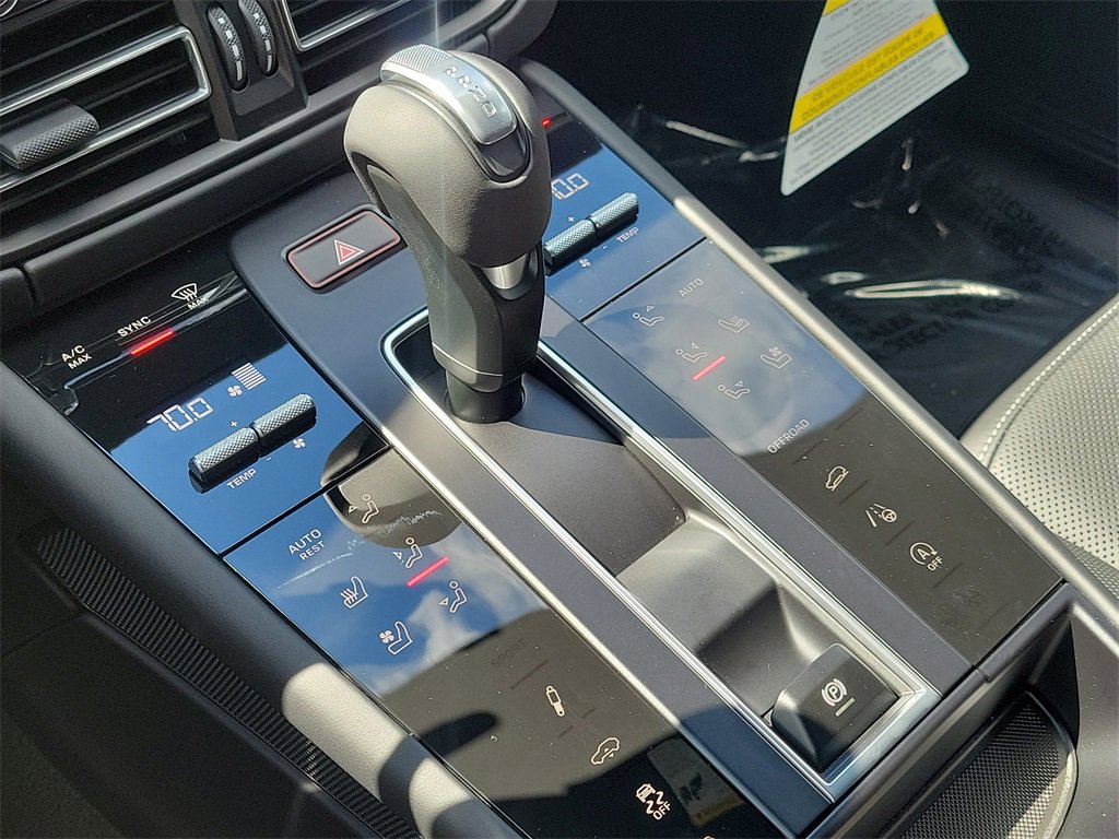 New 2026 Porsche Macan GTS image 34