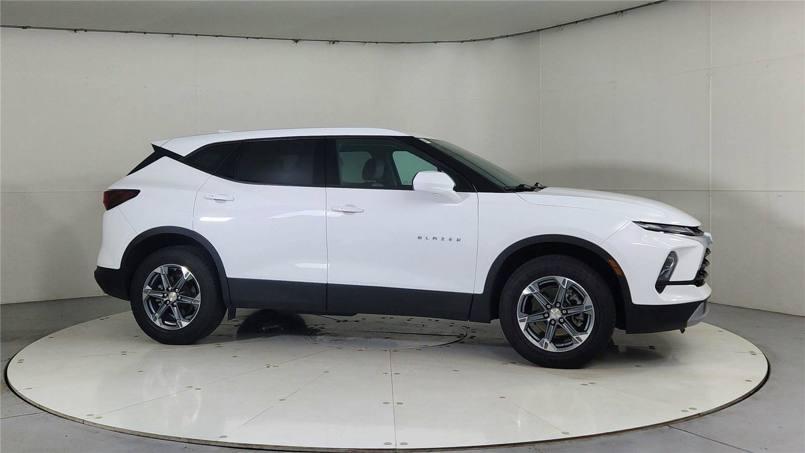 Used 2023 Chevrolet Blazer LT image 8