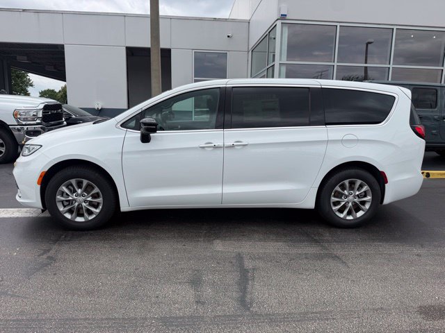 New 2026 Chrysler Pacifica Select AWD/4WD image 6