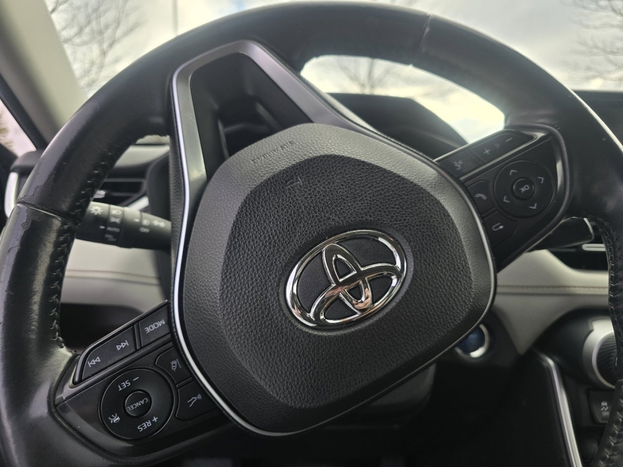 Used 2019 Toyota RAV4 Limited image 17