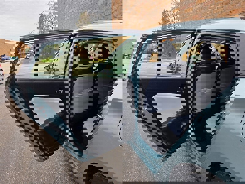 Used 2020 Toyota Prius LE image 21