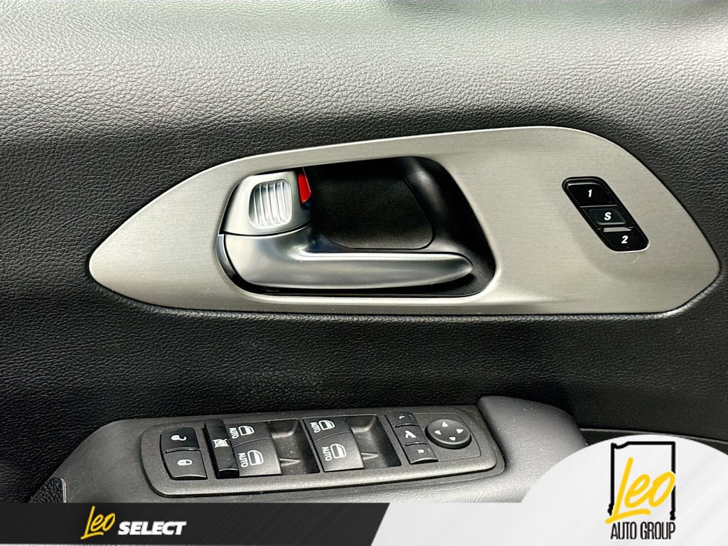 Used 2023 Chrysler Pacifica Limited w/ Uconnect Theater Family Group AWD/4WD image 21