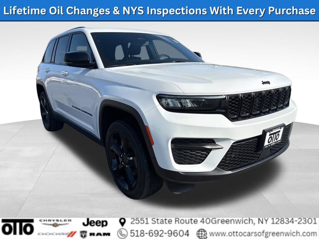 Used 2023 Jeep Grand Cherokee Altitude image 1