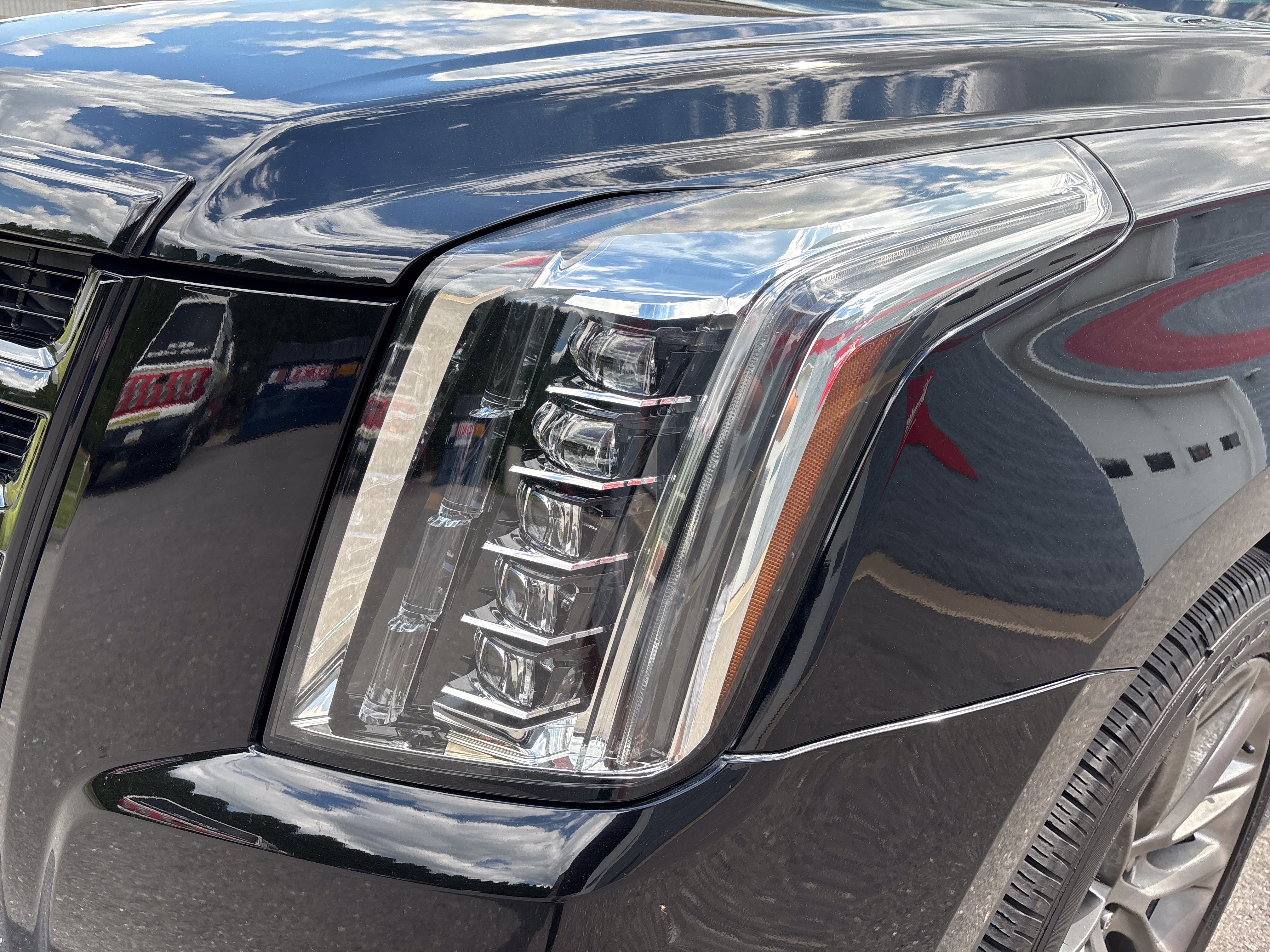 Used 2019 Cadillac Escalade ESV Luxury w/ Escalade Sport Edition AWD/4WD image 10
