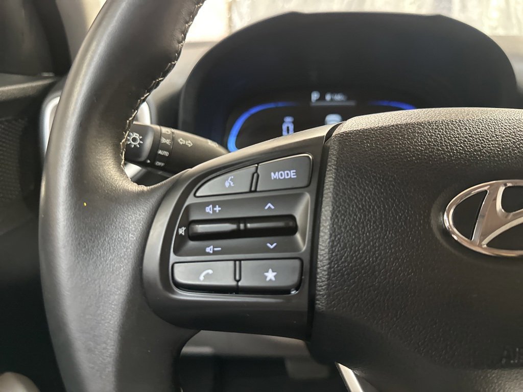 Certified 2025 Hyundai Venue SEL image 17