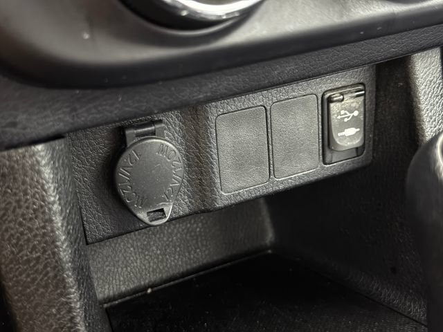 Used 2015 Toyota Corolla L FWD image 18