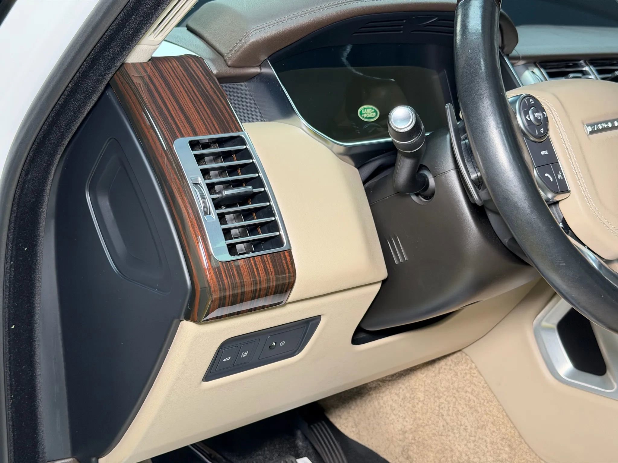 Used 2016 Land Rover Range Rover HSE image 38