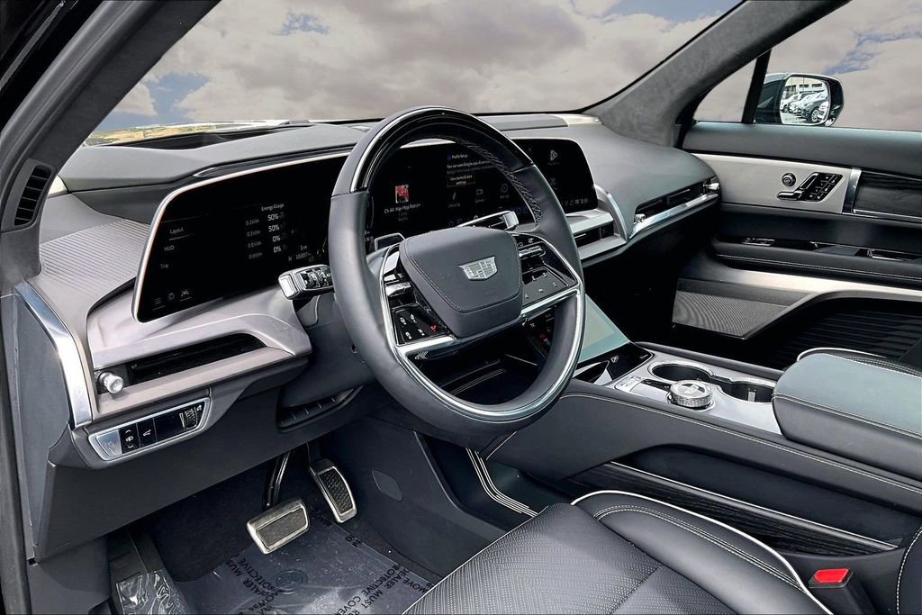 Certified 2026 Cadillac Vistiq Platinum w/ LPO, Floor Liner Package AWD/4WD image 17