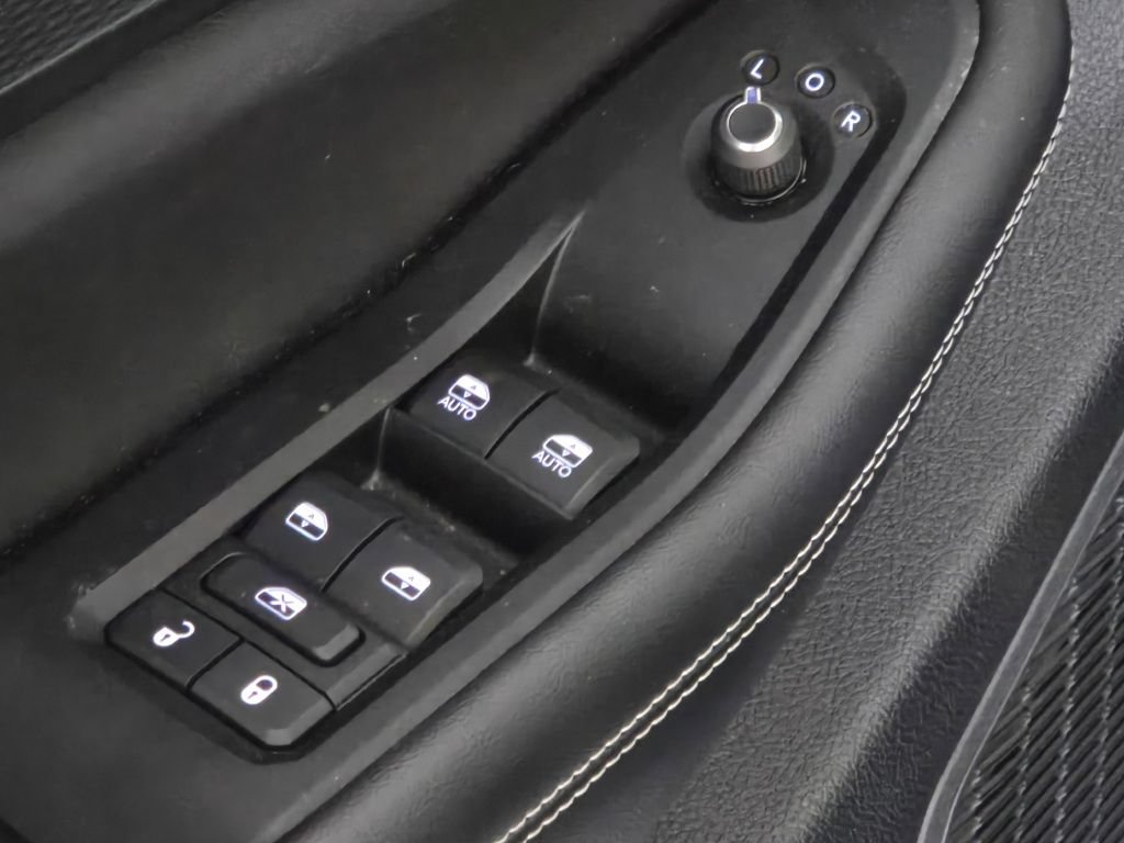 Used 2023 Jeep Grand Cherokee L Laredo AWD/4WD image 22