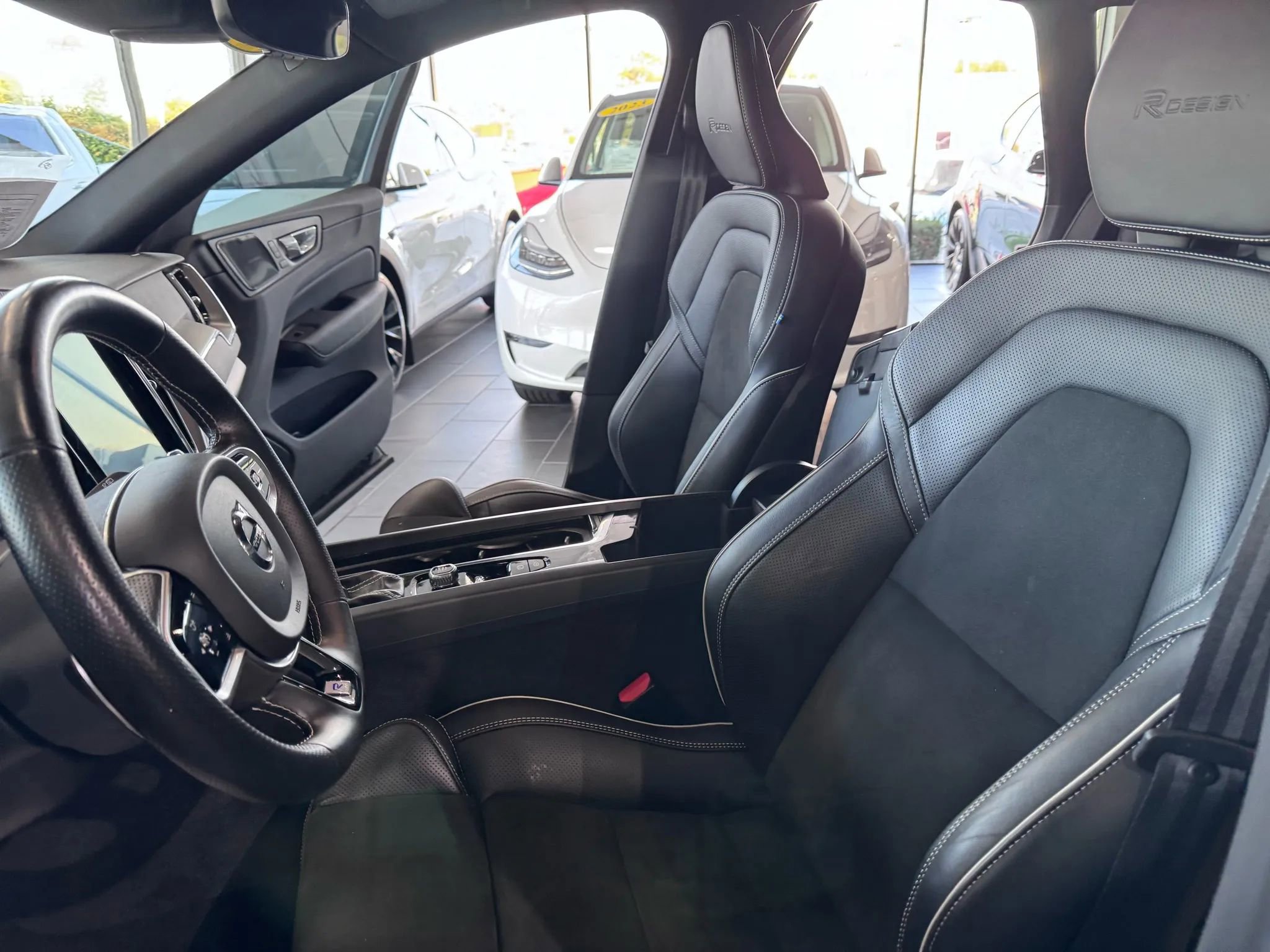 Used 2019 Volvo XC60 T5 R-Design w/ Protection Package Premier image 11