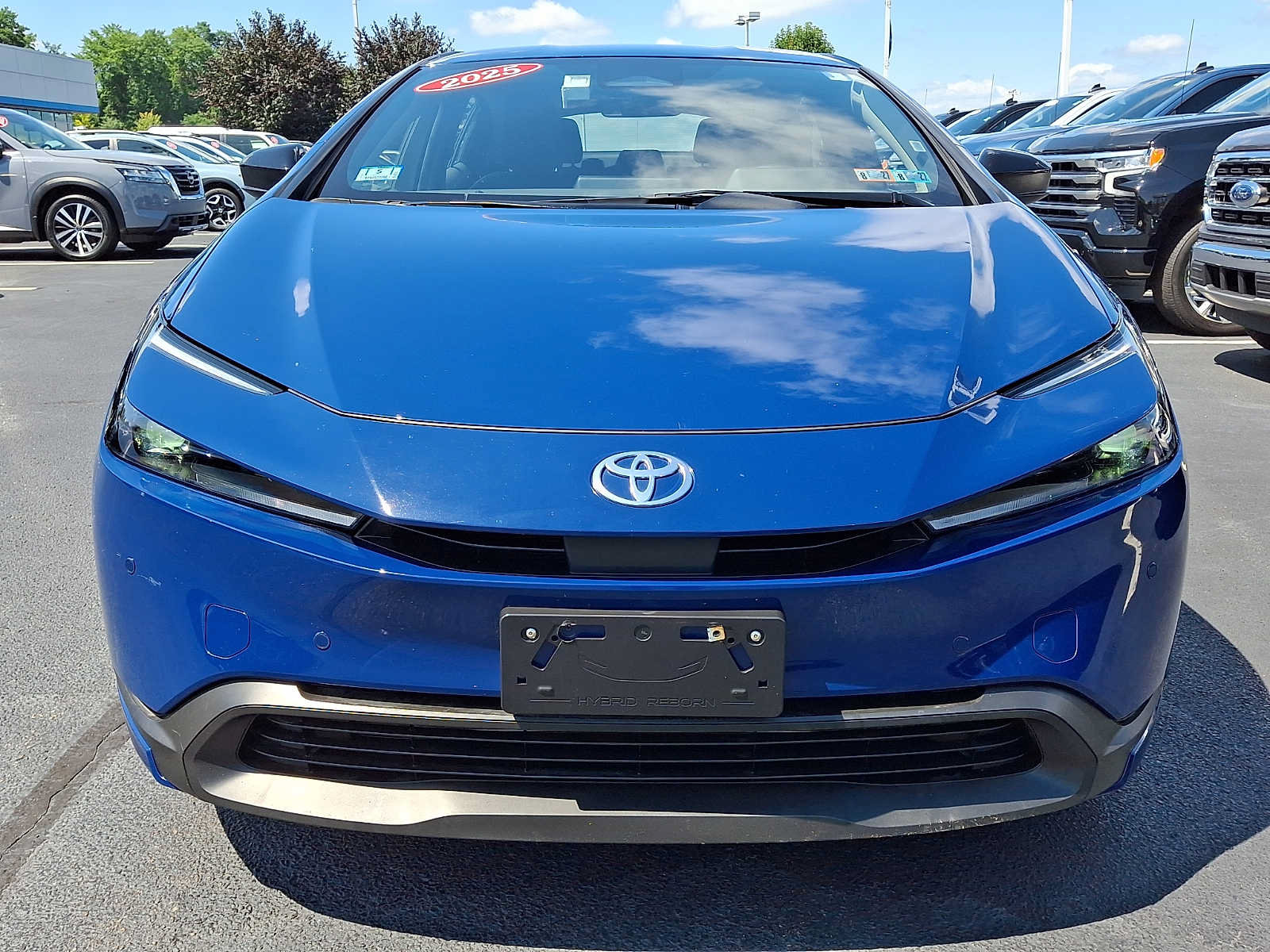 Used 2025 Toyota Prius LE FWD image 2