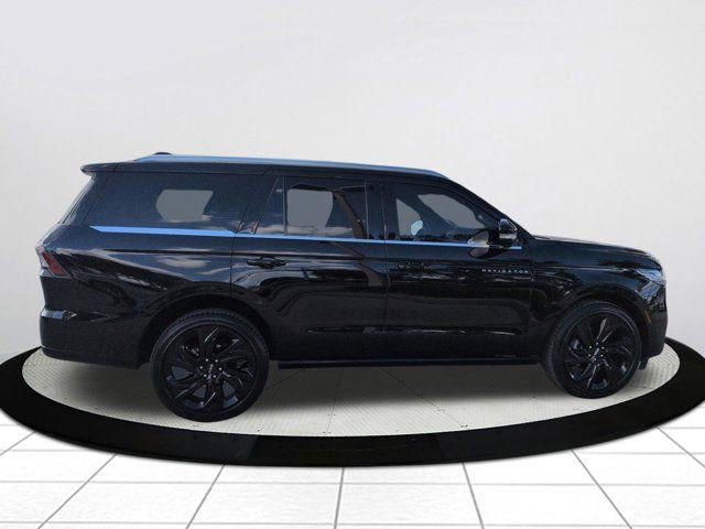 Used 2025 Lincoln Navigator Black Label image 2