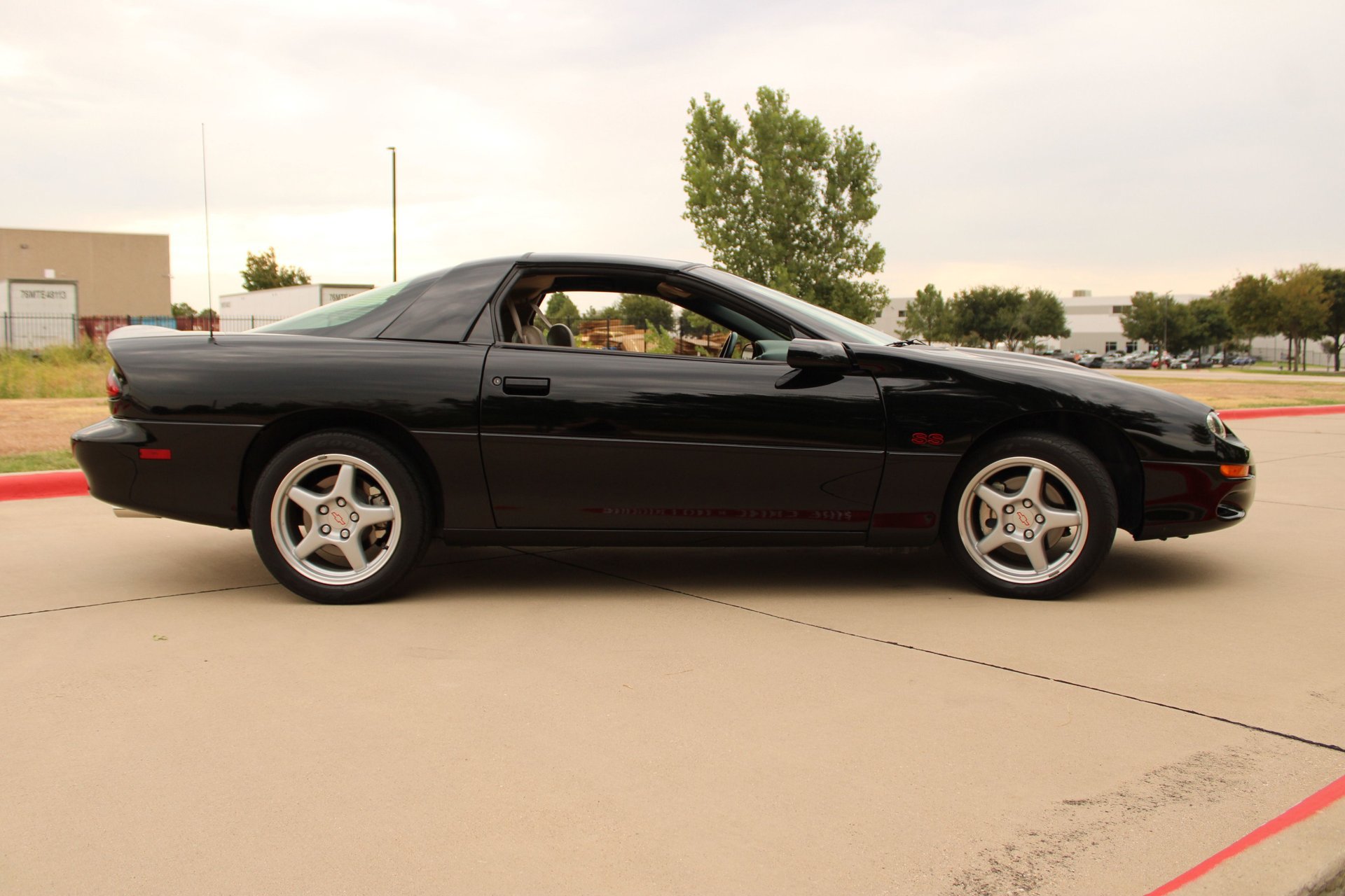 Used 1999 Chevrolet Camaro Z28 w/ SS Performance/Appearance Pkg RWD image 18