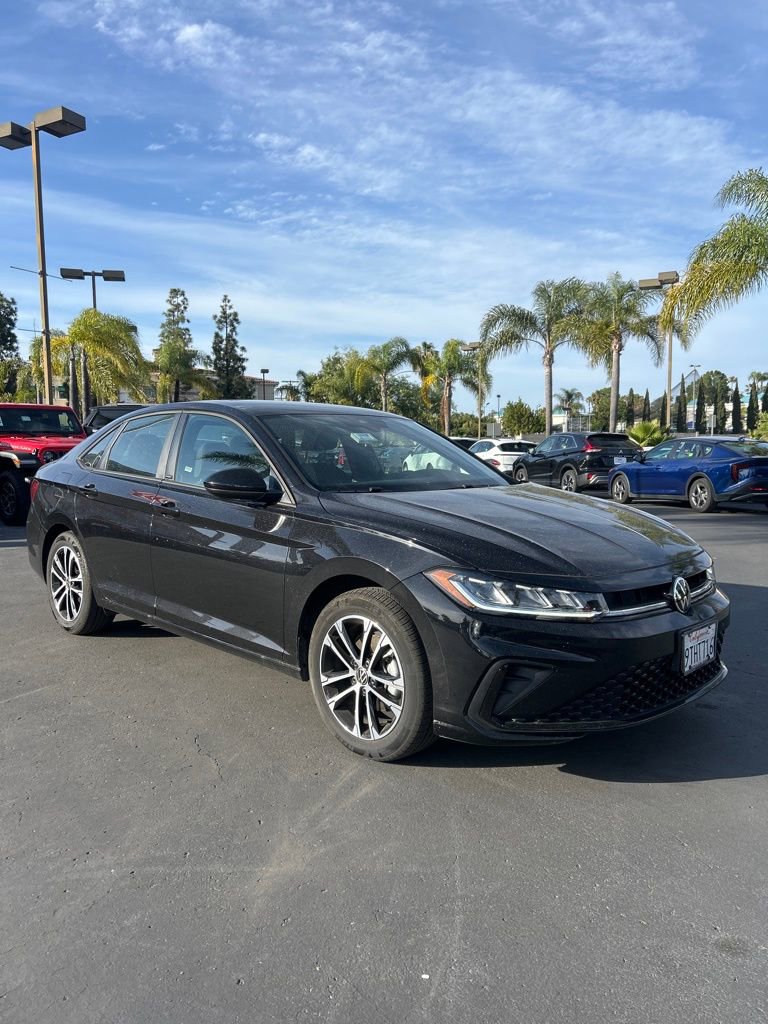 Used 2025 Volkswagen Jetta Sport image 5