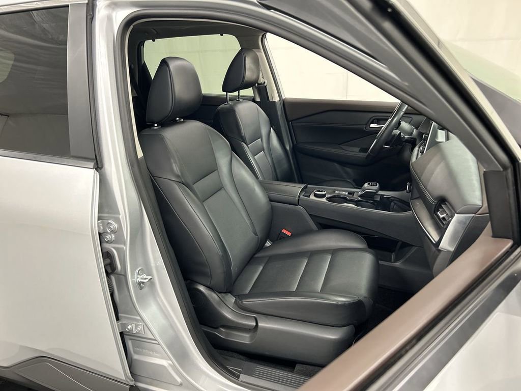 Used 2023 Nissan Rogue SV w/ SV Premium B Package image 23