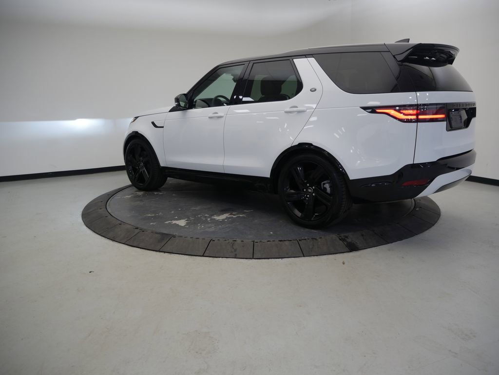 Used 2025 Land Rover Discovery Dynamic SE image 3