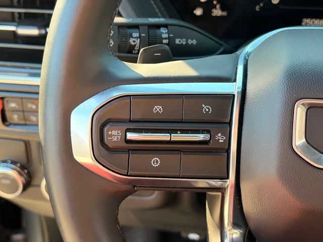 Used 2025 GMC Yukon XL Denali RWD image 26