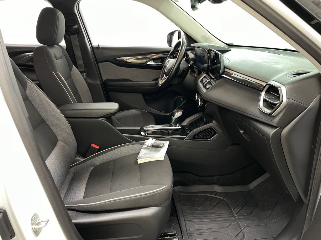 Certified 2025 Chevrolet TrailBlazer LT w/ Convenience Package FWD image 36