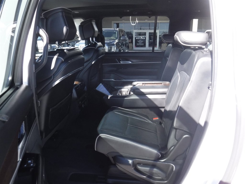 Used 2023 Jeep Grand Wagoneer L Series II image 10