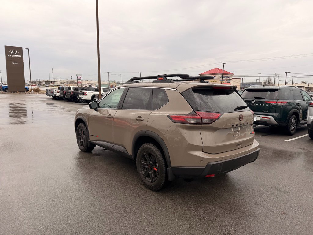 Used 2025 Nissan Rogue SV image 5