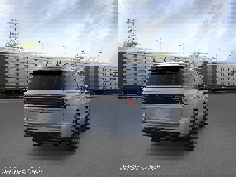 New 2026 Lincoln Navigator Reserve image 8