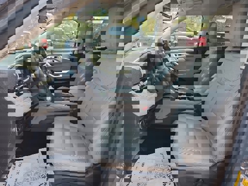 Used 2025 Ford Explorer Active w/ Active Comfort Package image 6