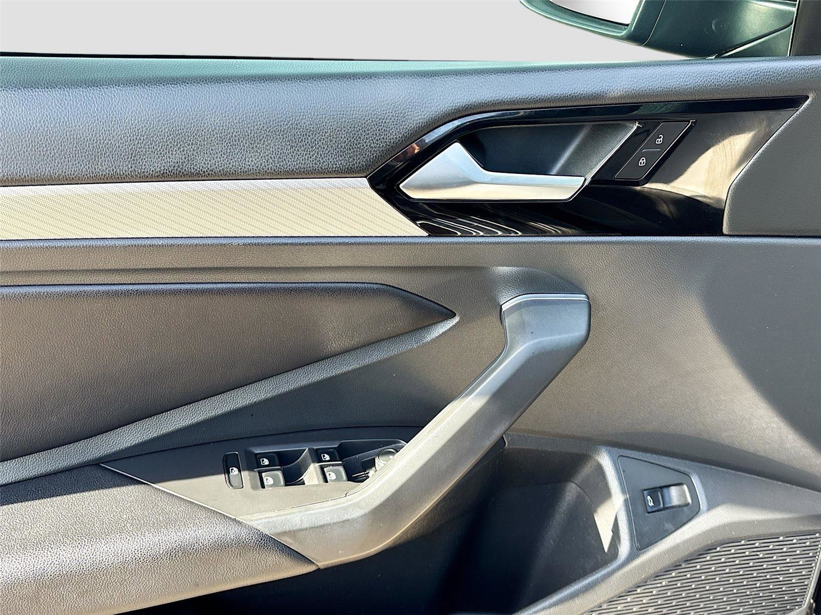 Used 2019 Volkswagen Jetta R-Line w/ R-Line Cold Weather Package image 18