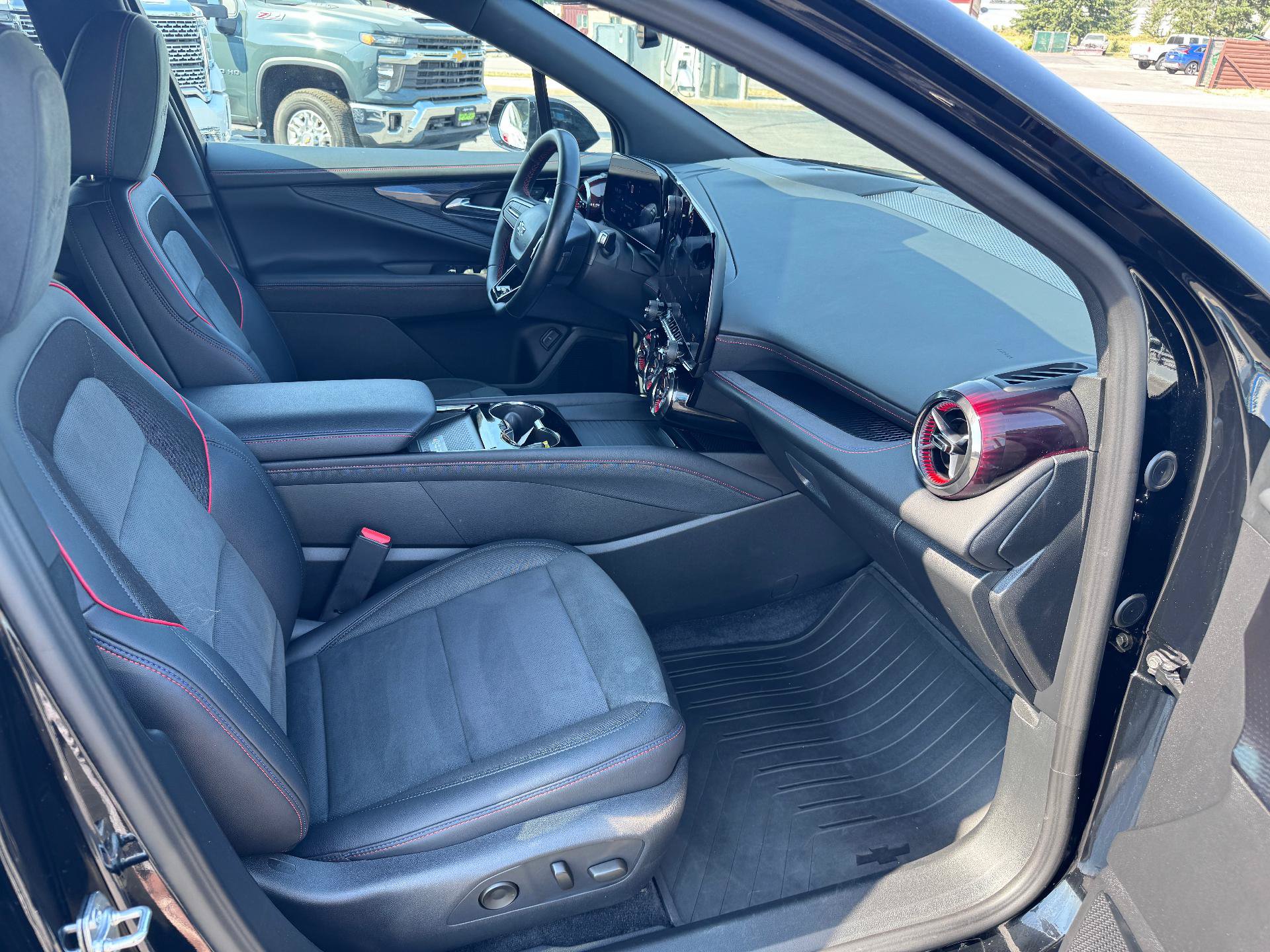 Used 2025 Chevrolet Blazer EV RS AWD/4WD image 18