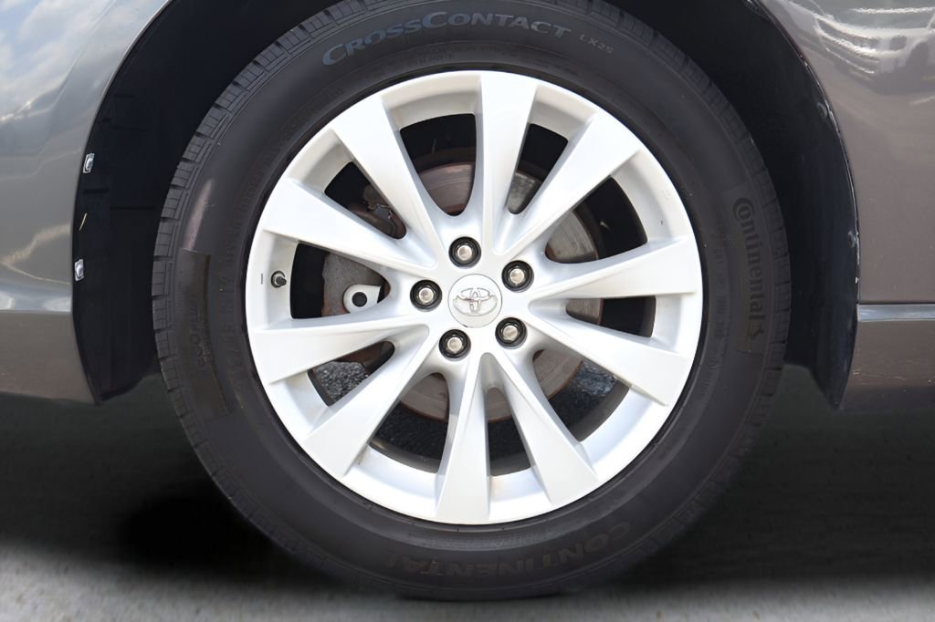 Used 2015 Toyota Venza LE AWD/4WD image 9
