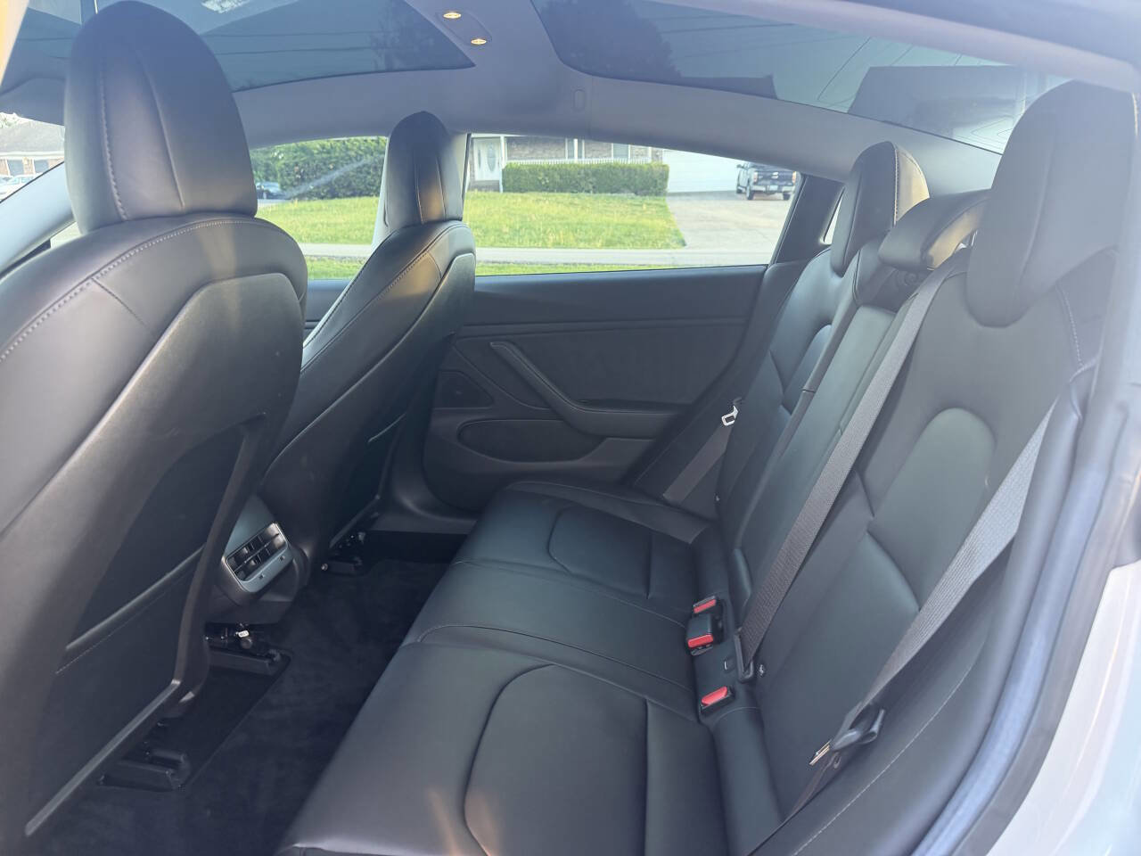 Used 2018 Tesla Model 3 Long Range RWD image 16