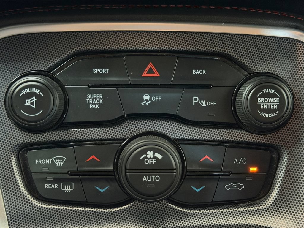 Used 2015 Dodge Challenger R/T Plus RWD image 28