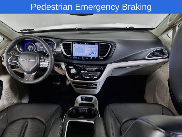 Used 2024 Chrysler Pacifica Touring-L FWD image 17