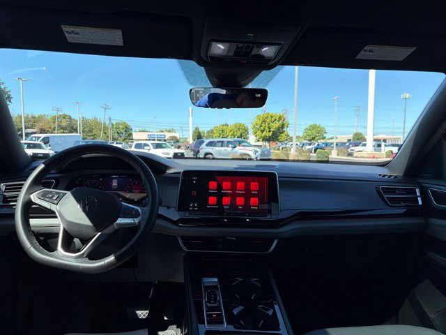 Used 2025 Volkswagen Atlas Cross Sport SEL AWD/4WD image 15