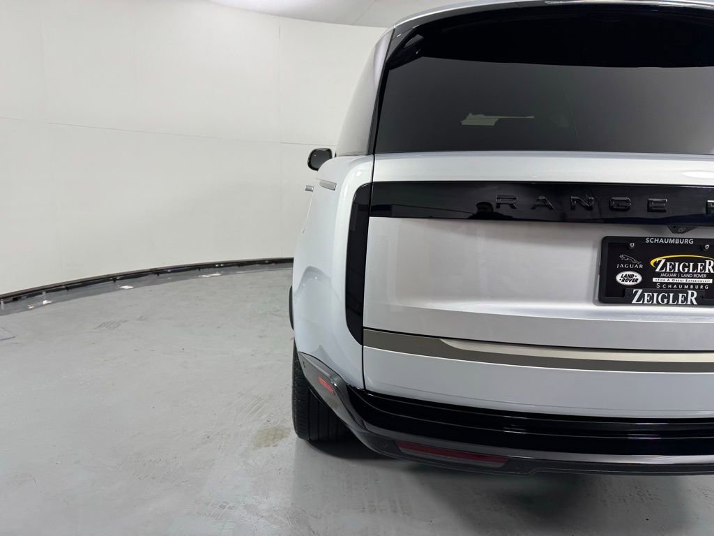 Used 2025 Land Rover Range Rover SE AWD/4WD image 9