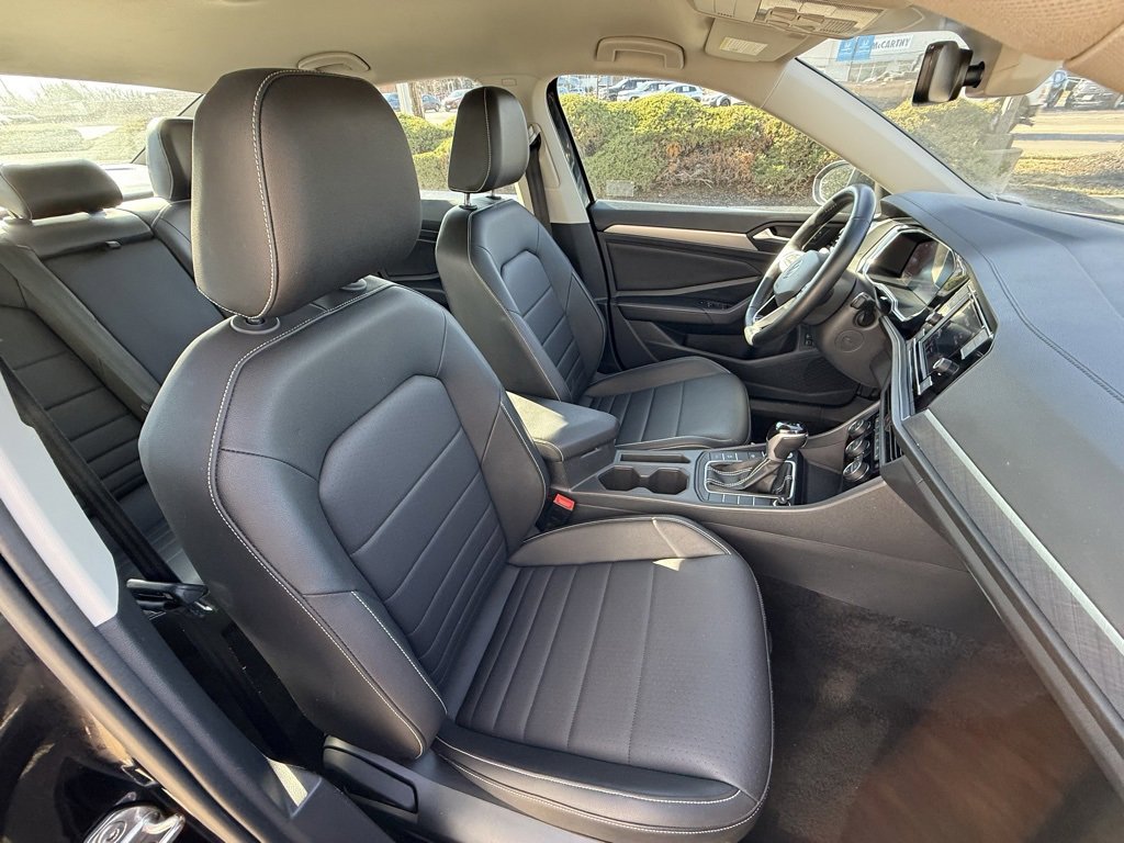 Used 2024 Volkswagen Jetta SE image 38
