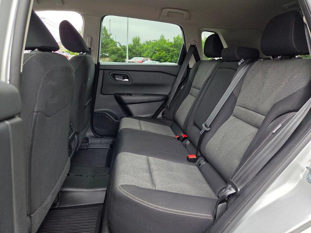 Used 2025 Nissan Rogue SV FWD image 11