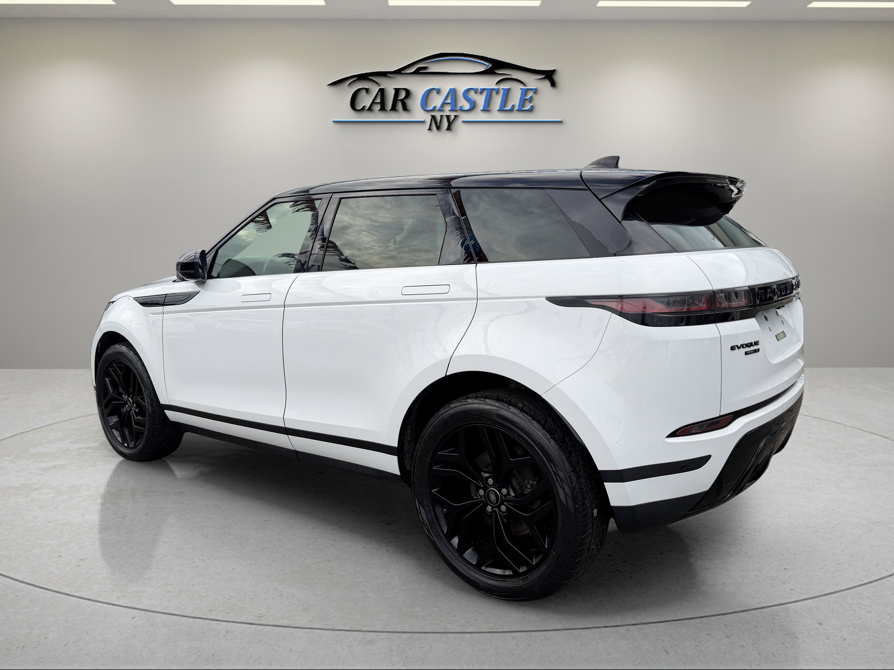 Used 2020 Land Rover Range Rover Evoque S image 11
