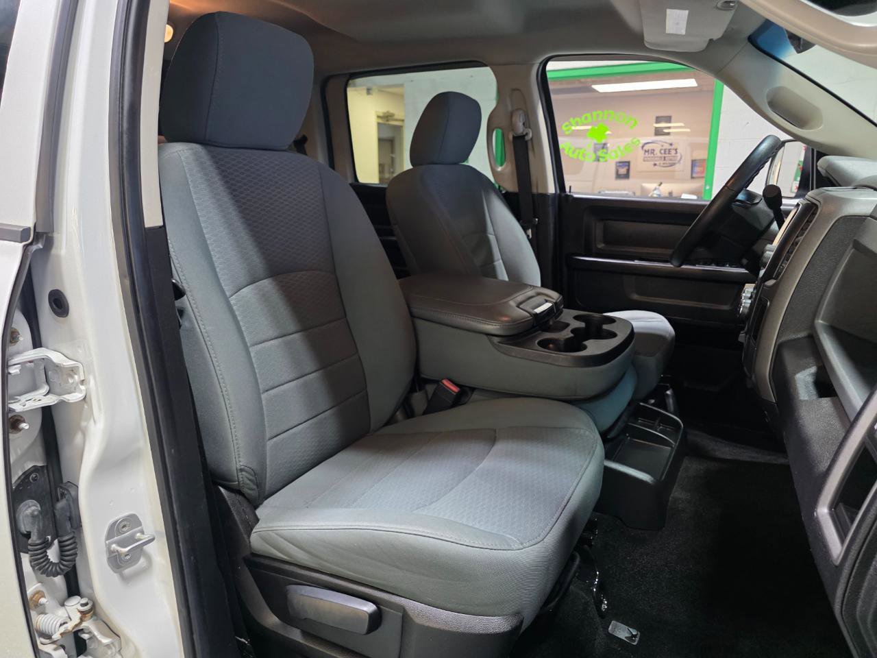 Used 2014 RAM 1500 Express image 24