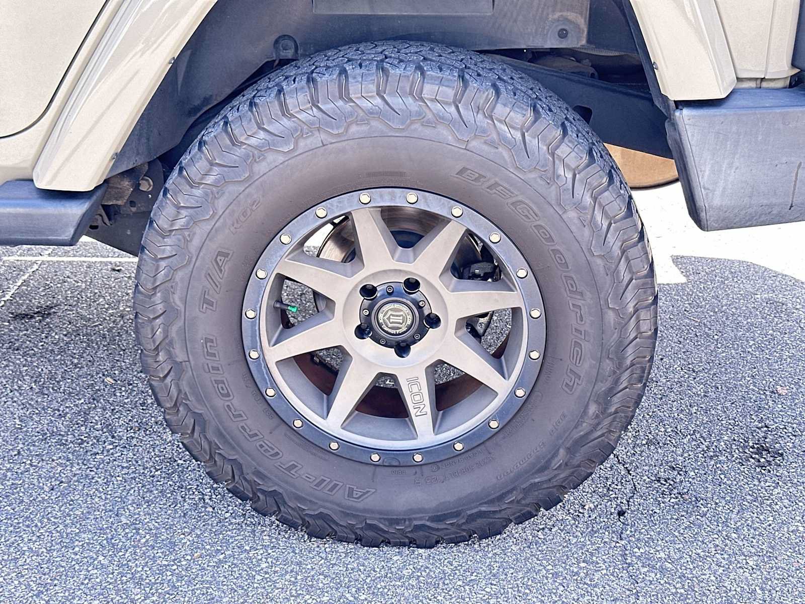 Used 2017 Jeep Wrangler Unlimited Sahara w/ Quick Order Package 24E Chief AWD/4WD image 12