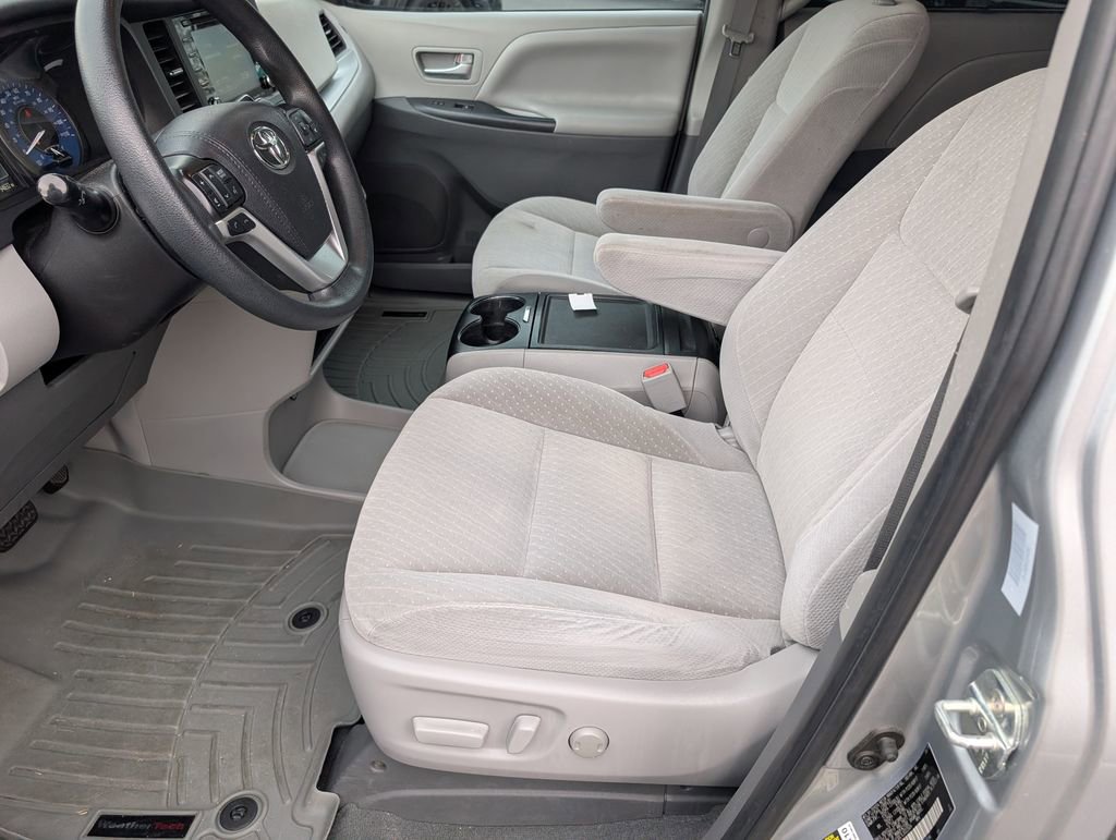 Used 2020 Toyota Sienna LE image 11