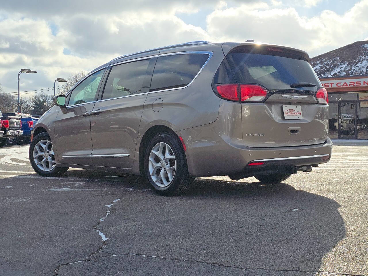 Used 2018 Chrysler Pacifica Touring-L Plus image 7
