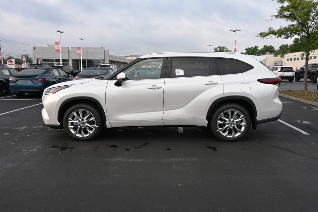 New 2026 Toyota Highlander Limited AWD/4WD image 4