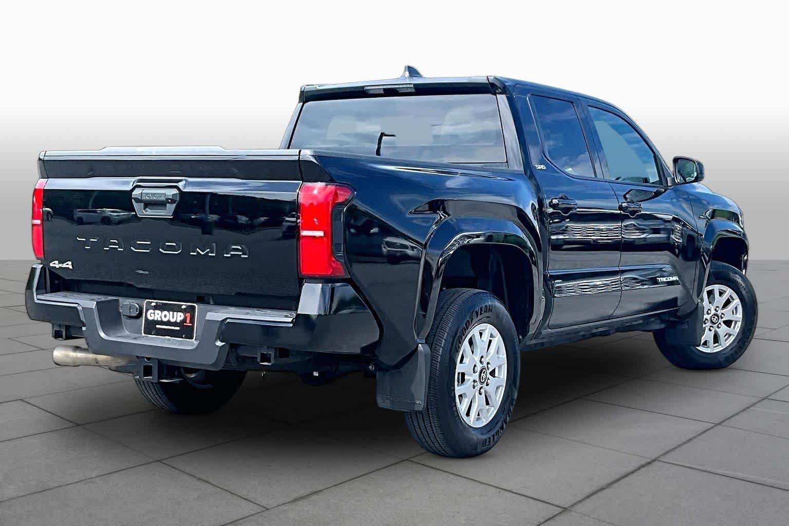 Used 2025 Toyota Tacoma SR5 AWD/4WD image 13