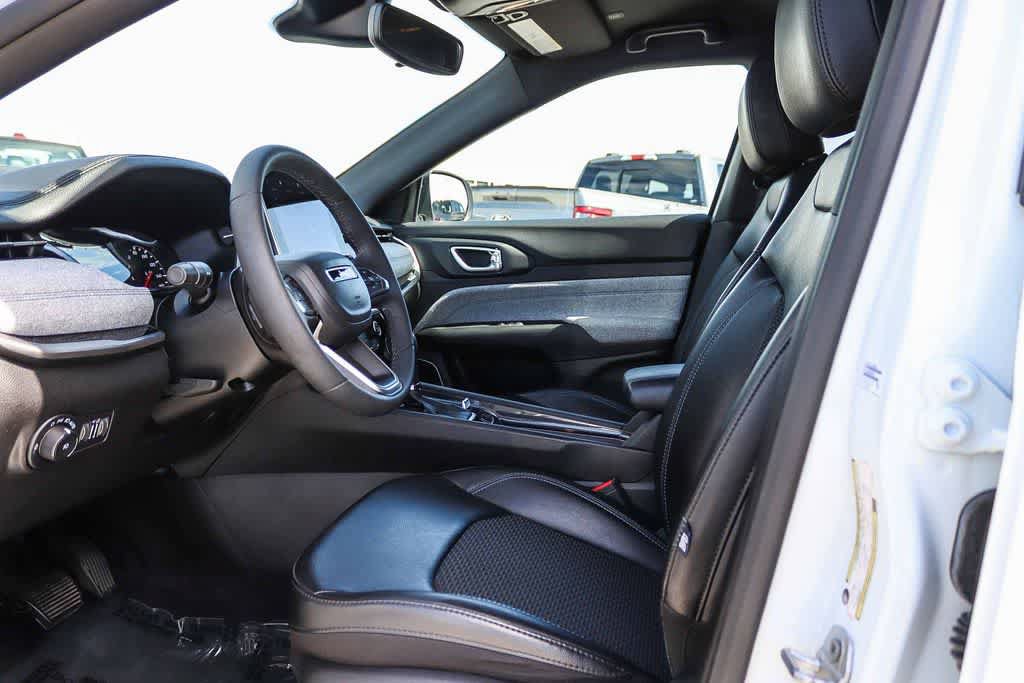 Used 2023 Jeep Compass Latitude AWD/4WD image 17