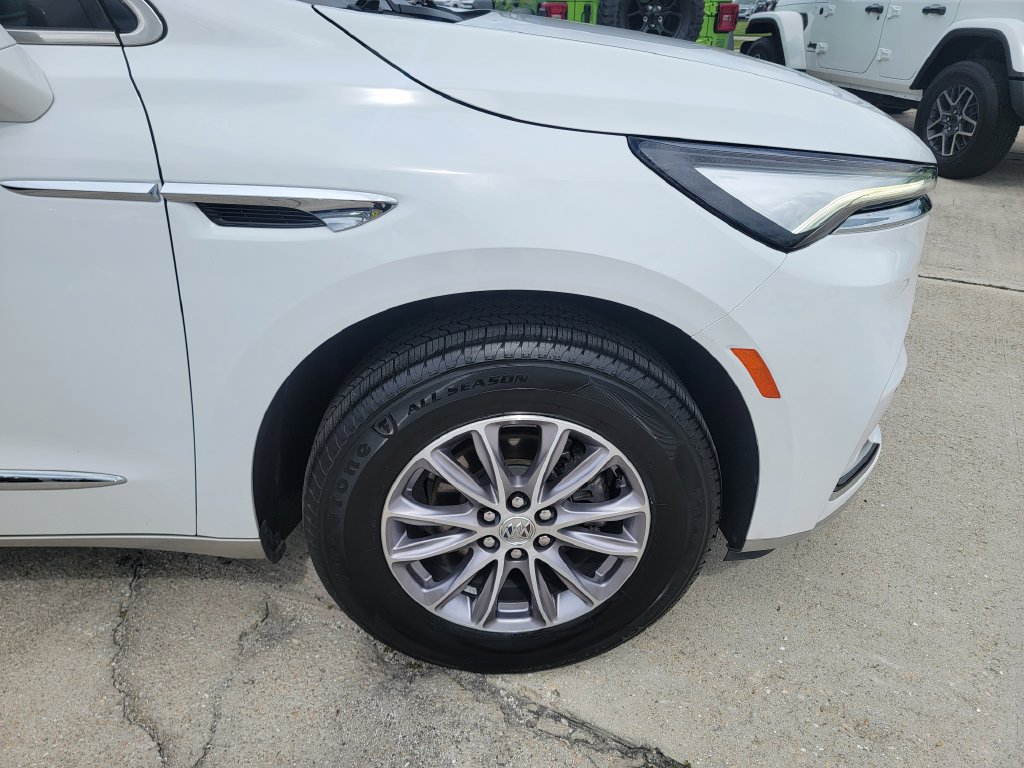 Used 2024 Buick Enclave Essence FWD image 9