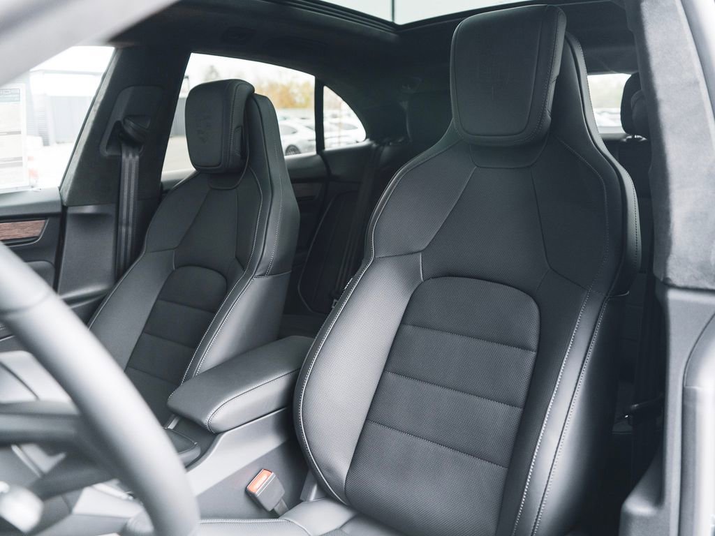 New 2025 Porsche Macan Turbo Electric image 5