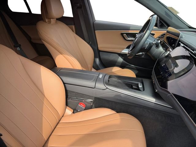 Used 2025 Mercedes-Benz E 350 4MATIC Sedan image 17