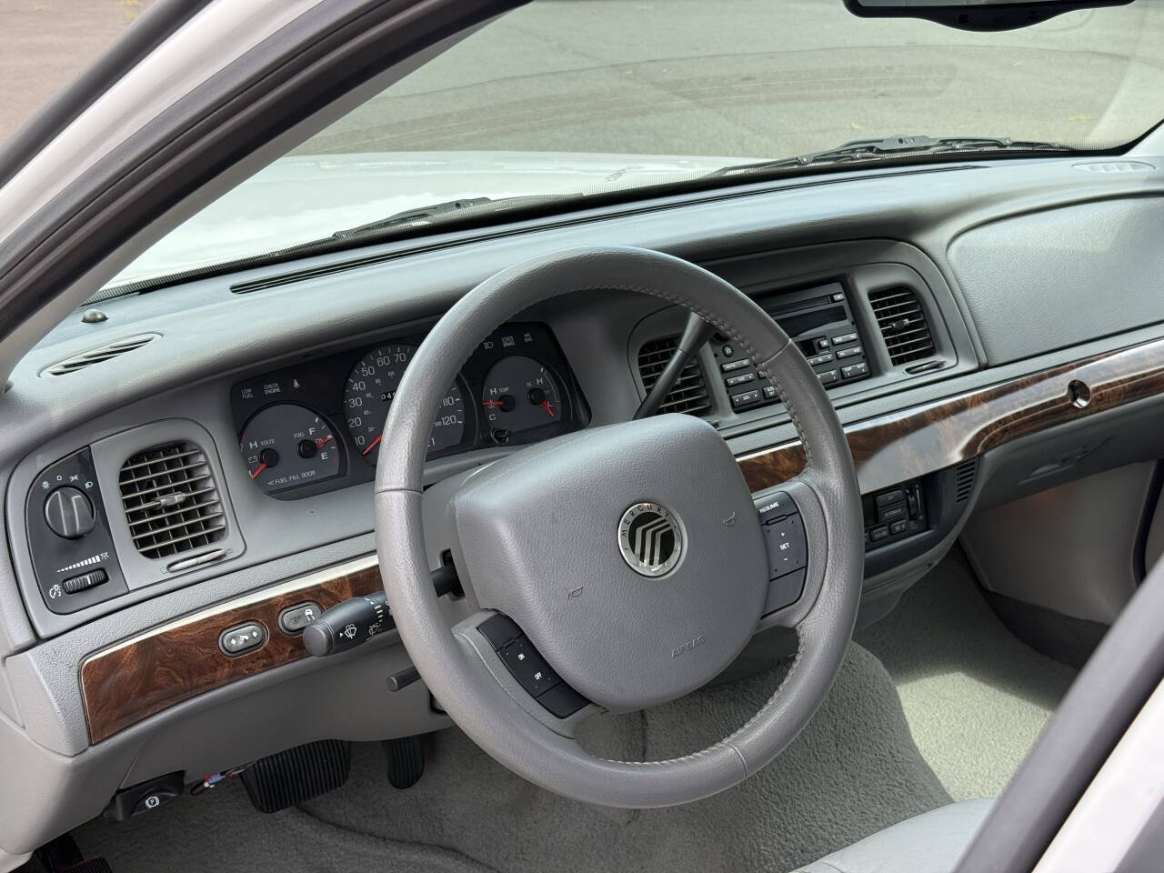 Used 2005 Mercury Grand Marquis LSE RWD image 10
