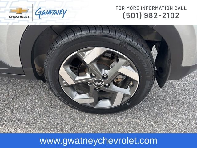 Used 2024 Hyundai Venue SEL FWD image 10