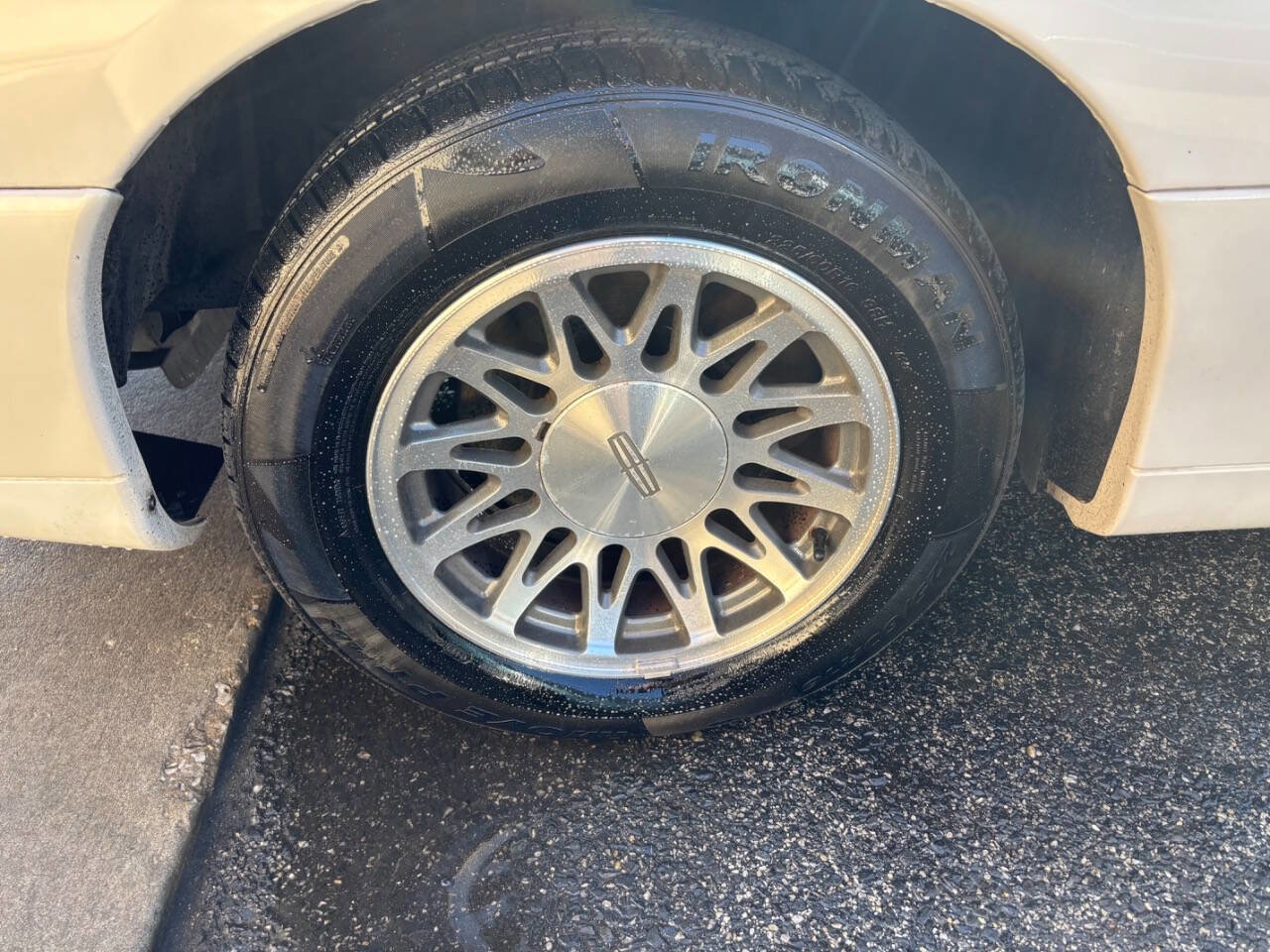 Used 2000 Lincoln Town Car Signature image 10